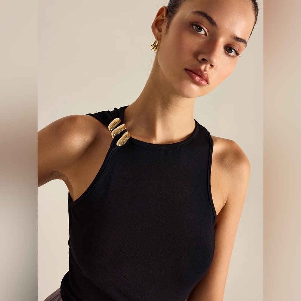 Commense Black Sleeveless Jersey Top with Decorative Shoulder Detail - Picture 5 of 6